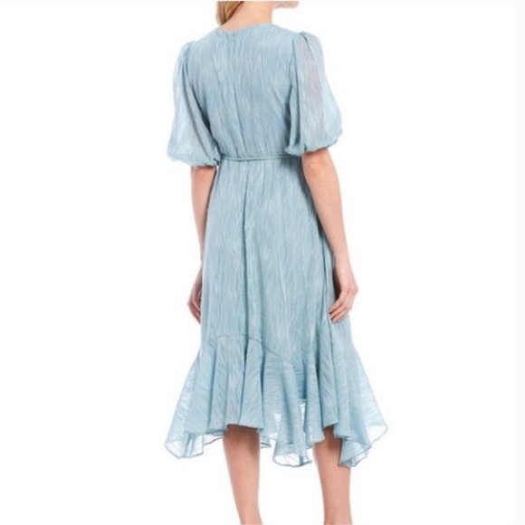 Maison Tara Keyhole Dress - Picture 2 of 3